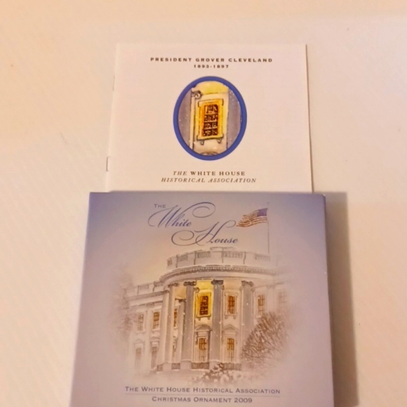 PREOWNED 2009 AND 2010 WHITE HOUSE ORNAMENTS - Picture 5 of 6